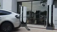 Tesla Rilis Fitur 'Kabur Darurat', Kabel Supercharger Boleh Putus