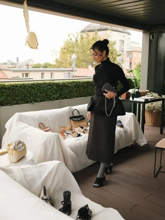 Amanda Rawles Tampil Elegan Serba Hitam di Milan untuk RODO Spring/Summer 2026