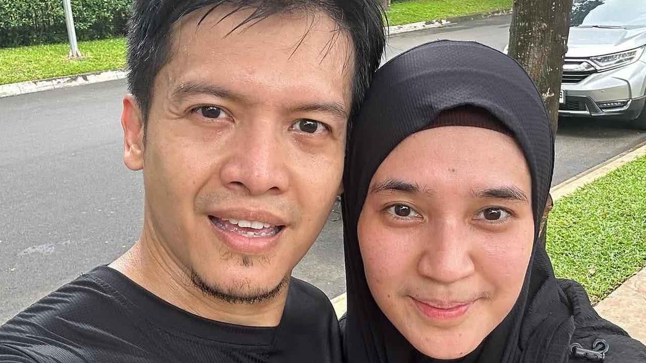 Potret Dhini Aminarti dan Dimas Seto, Tetap Mesra di 16 Tahun Pernikahan