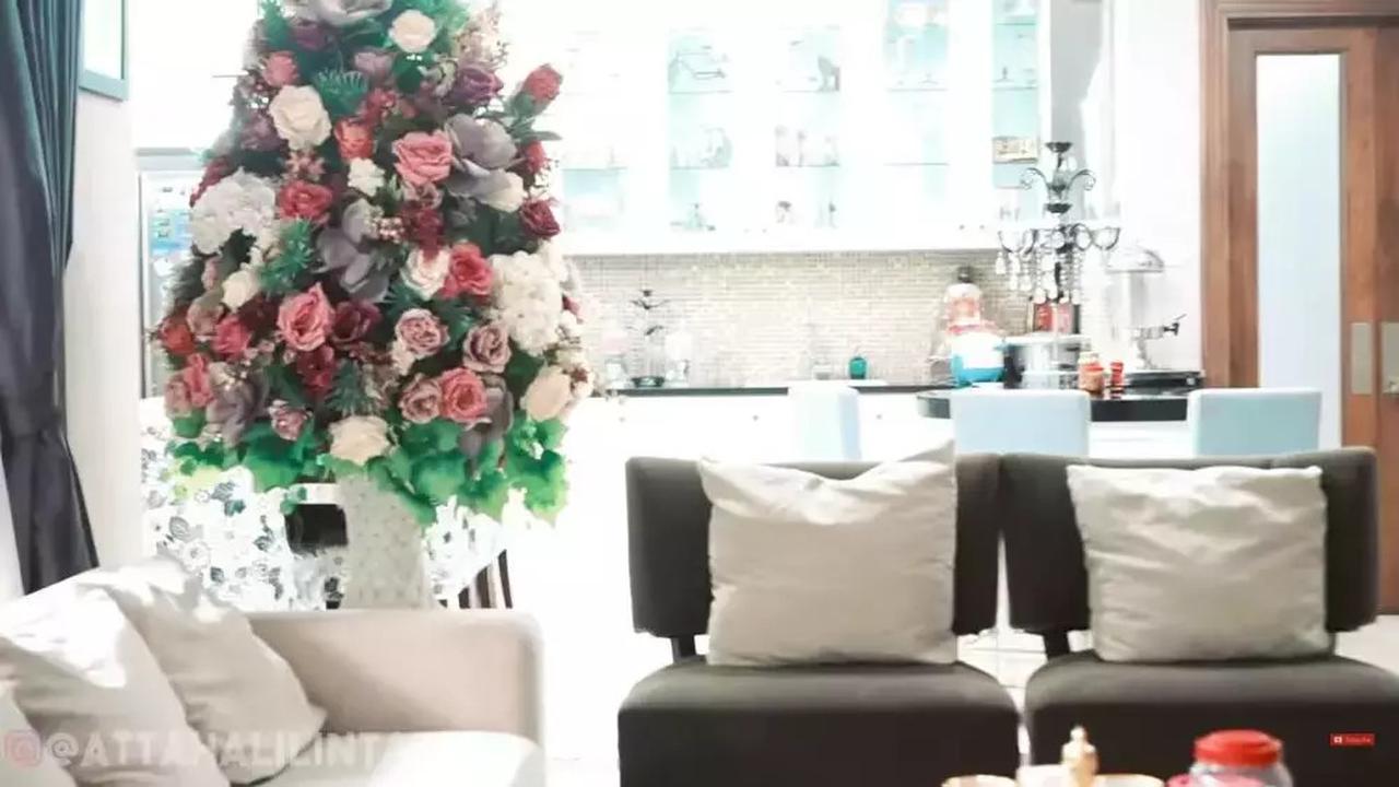 5 Potret Dapur di Istana Megah Denny Cagur, Bergaya Modern Klasik dengan Koleksi Barang-barang Mewah