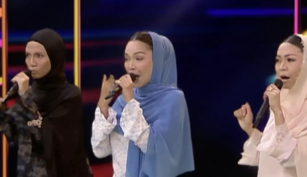 Untuk menghadirkan model kebaya kurung yang autentik, kerudung bisa jadi pelengkap gaya yang sempurna.  [Foto: Instagram/ De Fam]