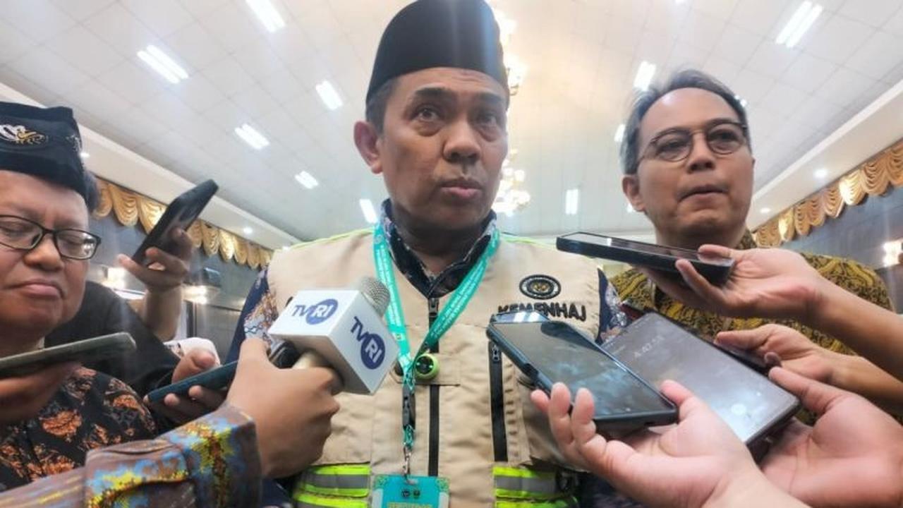 Kemenhaj Sumbar Bagikan Kartu Nusuk di Embarkasi Haji Padang, Permudah Akses Jemaah