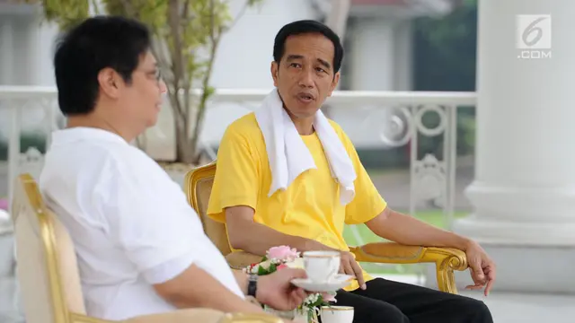 Berkaus Kuning, Jokowi Olahraga Bersama Airlangga Hartarto di Istana Bogor