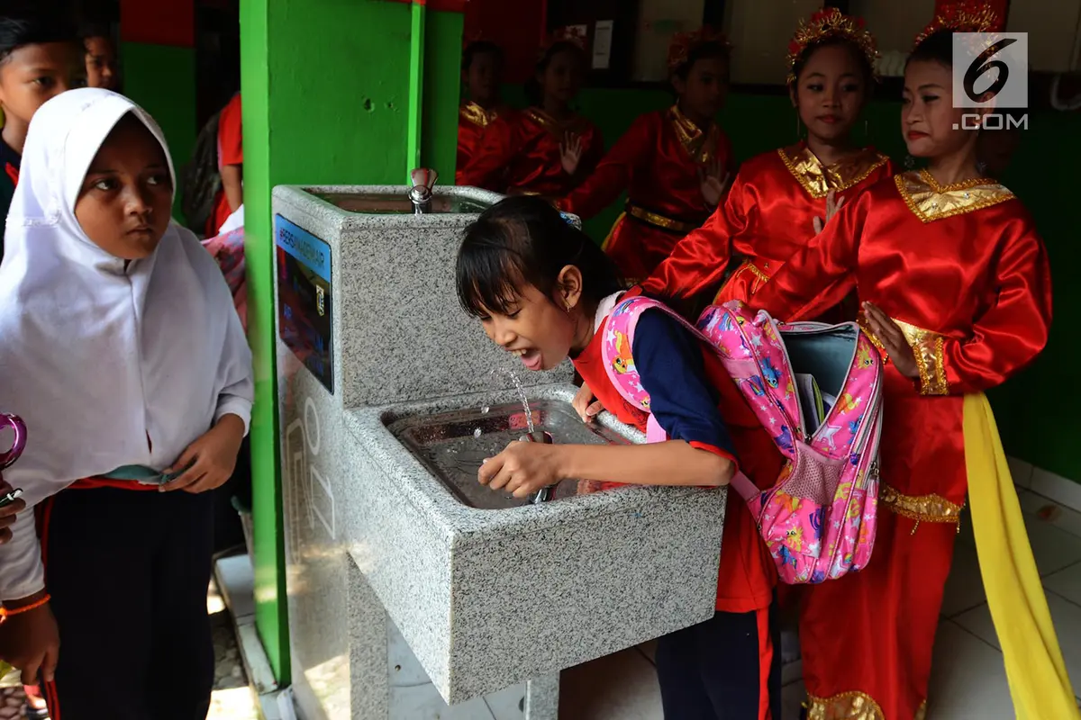 Segarnya Minum Air Higienis Langsung dari Keran
