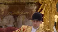 Usai upacara penobatan Raja Charles III dan Ratu Camilla di Westminster Abbey, London, Inggris pasangan tersebut menaiki Gold State Coach. (Youtube/The Royal Family)