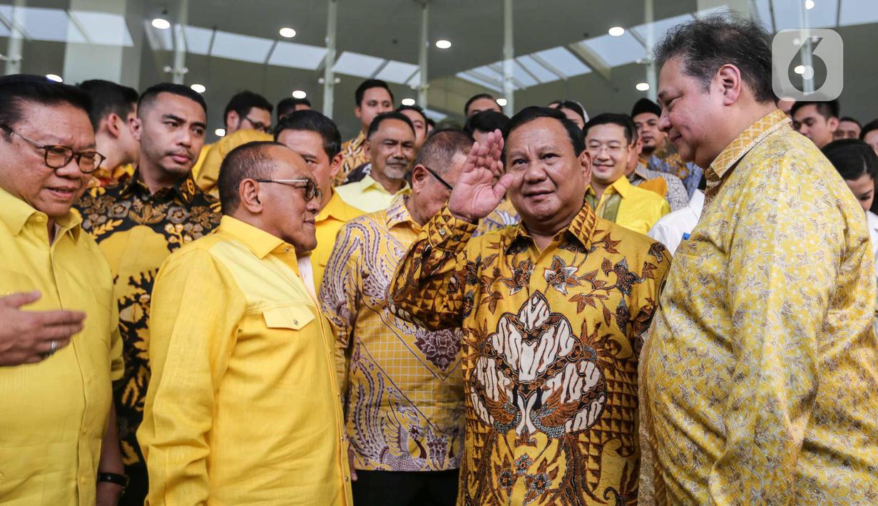Sejumlah elite Partai Golkar bersama dengan Ketua Umum Partai Gerindra Prabowo Subianto bersiap masuk Golkar Insitutute. (Liputan6.com/Faizal Fanani)