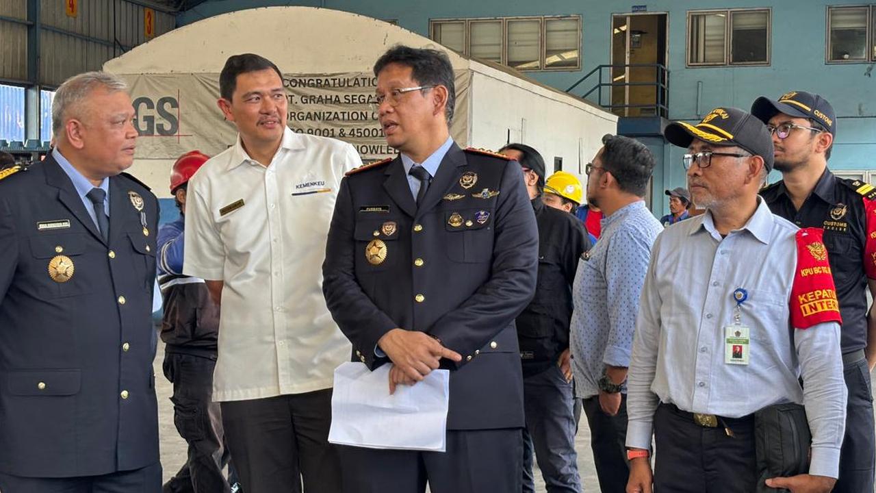 VIDEO: Ganas! Menkeu Purbaya Sidak 'Obok-Obok' Bea Cukai di Priok, Bongkar Temuan Tak Terduga