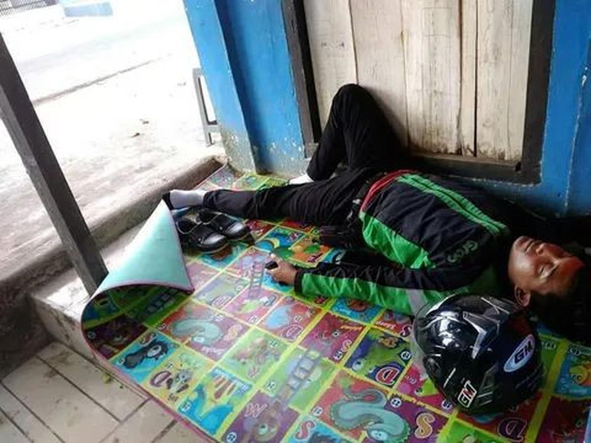 <b>Hanya dengan karpet sebagai modalnya</b>