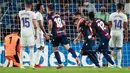 Levante benar-benar tak ingin kalah di depan pendukungnya. Mereka kembali mengungguli Real Madrid lewat Rober Pier di menit ke-79. Pier sukses memanfaatkan bola liar dari situasi tendangan sudut untuk mencetak gol. Skor kembali berubah menjadi 3-2. (Foto: AFP/Jose Miguel Fernandez)