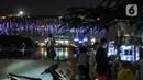 Warna-warni lampu Jakarta International Stadium (JIS) terlihat dari Waduk Cincin, Papanggo, Jakarta Utara, Rabu (16/3/2022). PT Jakarta Propertindo (Jakpro) menargetkan pembangunan JIS rampung dan siap dibuka pada April 2022. (merdeka.com/Iqbal S. Nugroho)
