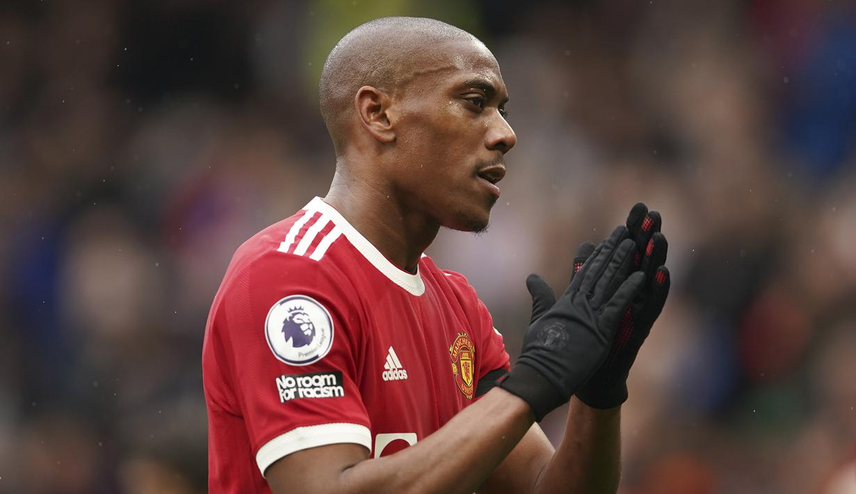 Anthony Martial. Striker berusia 25 tahun ini didatangkan Manchester United dari AS Monaco pada 2015/2016 dengan nilai transfer sebesar 60 juta euro atau setara Rp.986 miliar. Memasuki musim ke-7, ia telah tampil dalam 265 laga dengan mencetak 79 gol dan 50 assist. (AP/Pool/Dave Thompson)