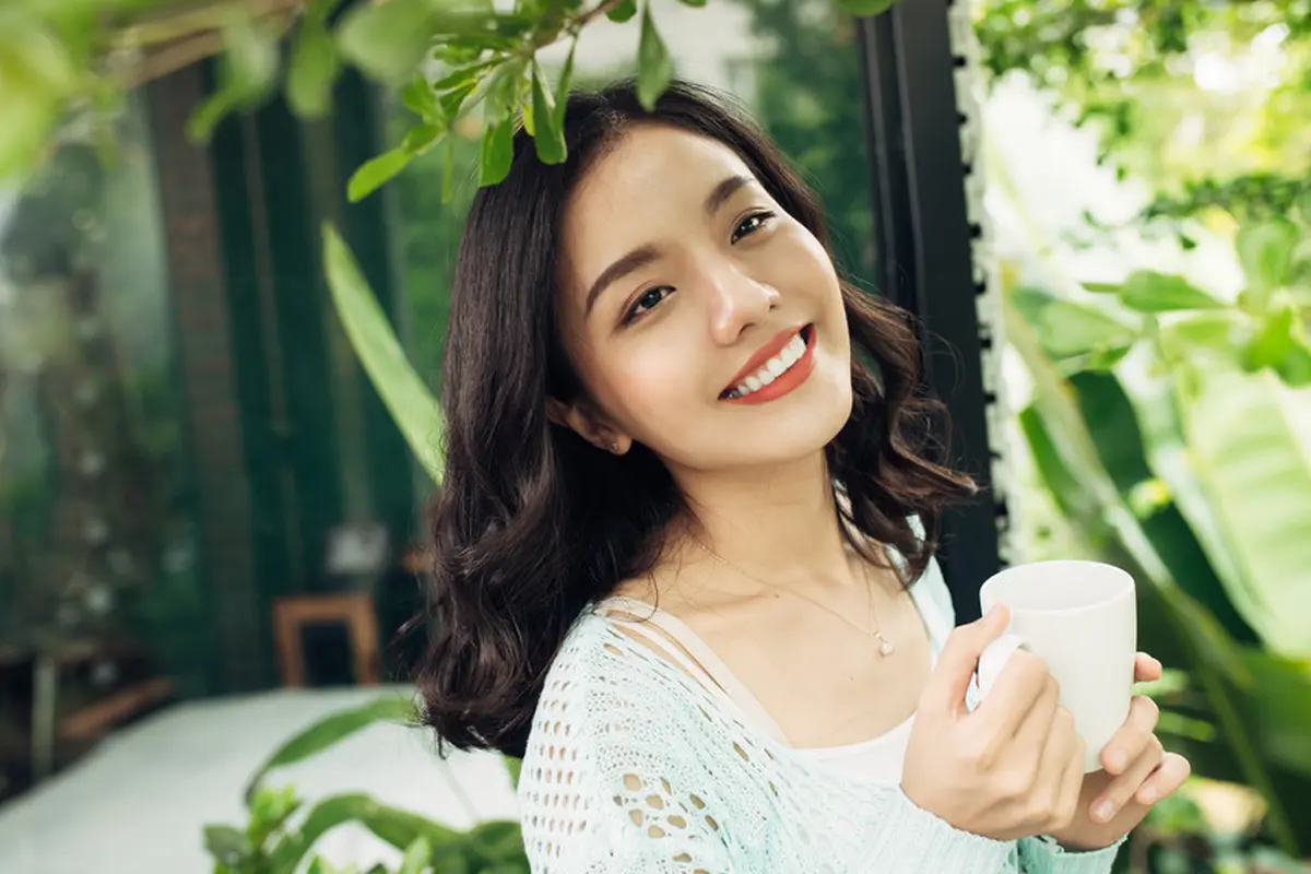 santai minum kopi cantik