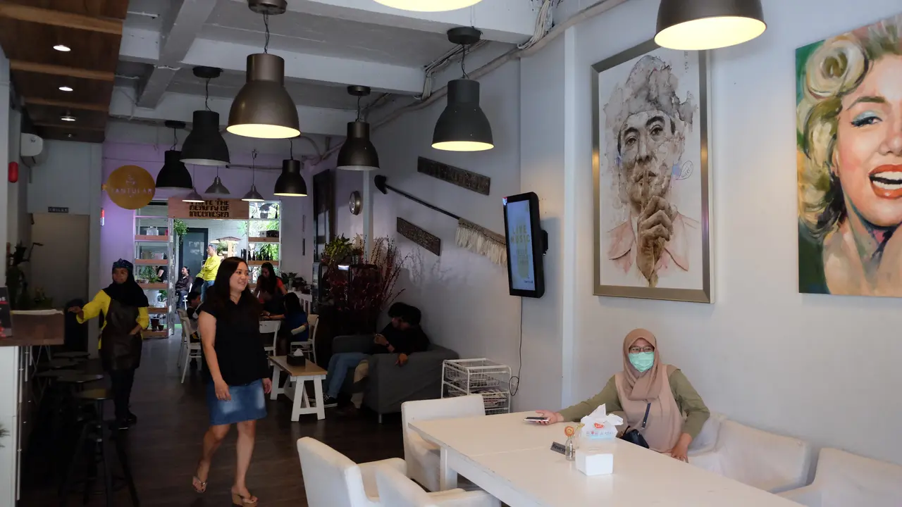 Kafe Bergaya Kontemporer dengan Rasa Nusantara di Jakarta Barat