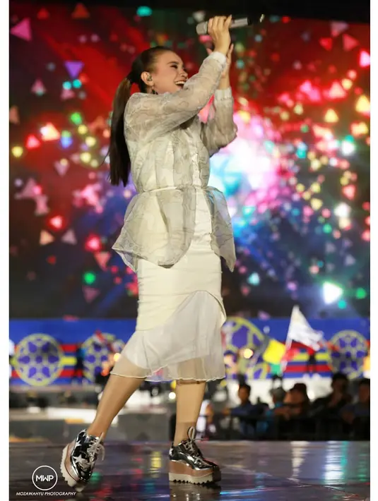 (Instagram/itsrossa)