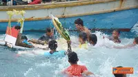 Ribuan Warga Lamsel Ikuti Prosesi Ruwat Laut 2013