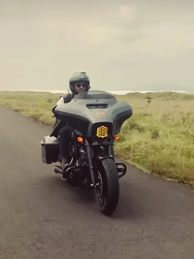 Arya Saloka sibuk touring bareng geng motor