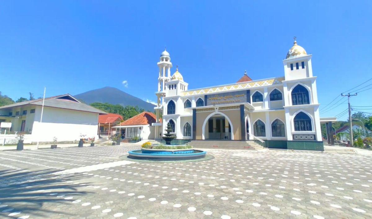 Masjidnya Indah dan Memiliki Embung yang Menenangkan