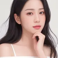 Bunga Zainal ikut mencoba aplikasi AI yang sedang trend. Banyak selebriti yang menggunakan aplikasi tersebut. Ada yang disebut lebih cantik hingga seperti artis Korea, tapi ada juga yang disebut lebih cantik aslinya. Sedangkan Bunga Zainal malah bikin pangling. [Instagram/bungazainal05]