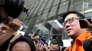 Direktur Operasional Lippo Group, Billy Sindoro memakai rompi tahanan ketika ditanya wartawan usai menjalani pemeriksaan di gedung KPK, Jakarta, Selasa (16/10). Billy Sindoro resmi ditahan terkait kasus suap Bupati Bekasi. (merdeka.com/Dwi Narwoko)