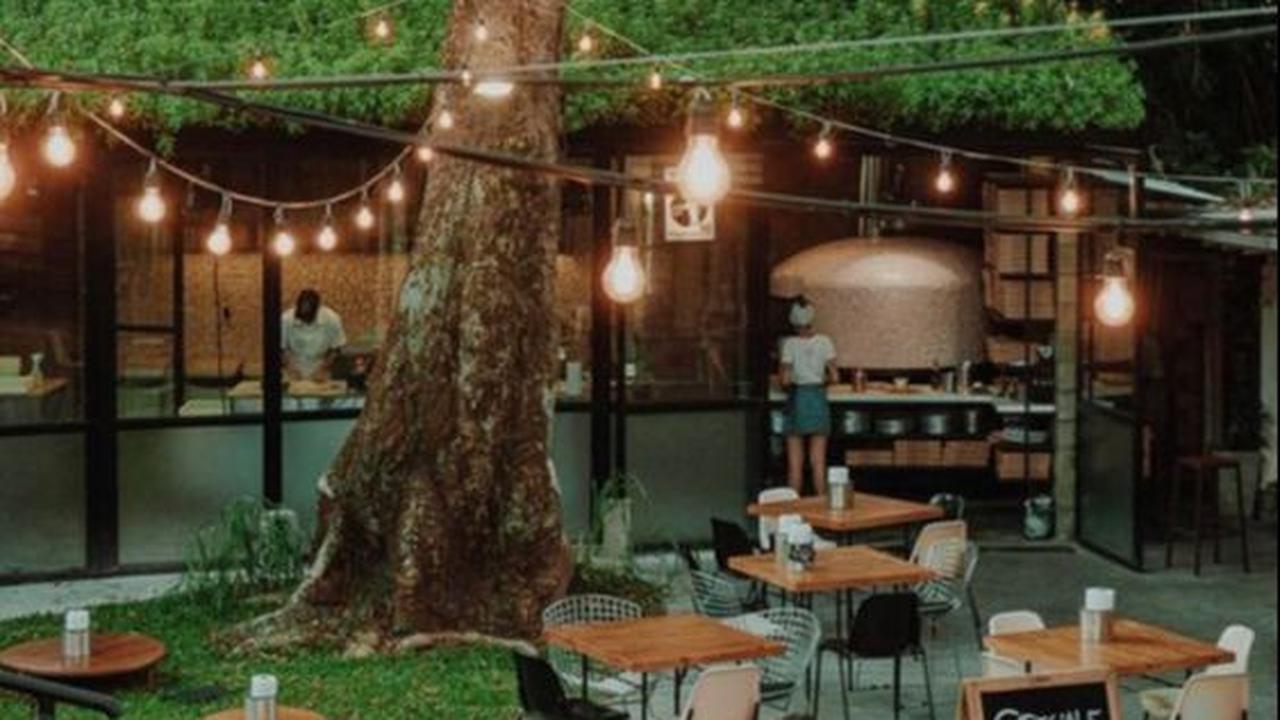Desain Kafe Outdoor Ala Rustic yang Memikat