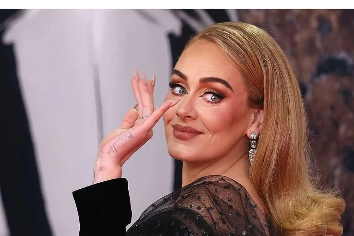 Adele Debut di Red Carpet, Cincin Berliannya Bikin Salah Fokus