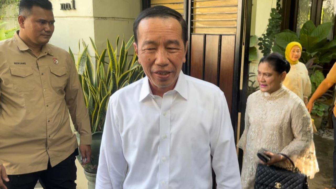 Wajah Semringah Jokowi Berangkat ke Jogja Ngaku Mau Nengok Saudara, Iriana Nyeletuk 'Mau Reuni Kampus