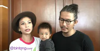 Shareefa Daanish sudah lama tidak terlihat di layar kaca, setelah berkeluarga dan memiliki buah hati. Shareefa dan suami, Farry berusaha untuk merawat anaknya tanpa bantuan babysitter.