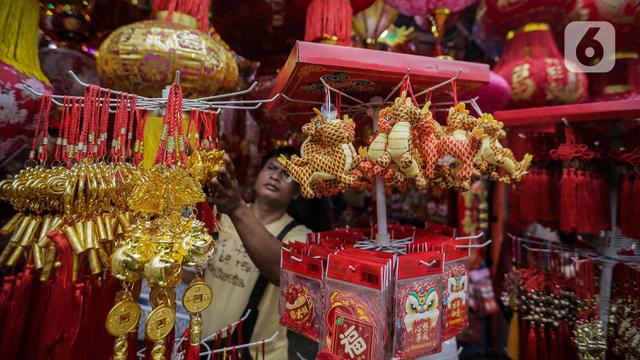 Geliat Penjualan Pernak Pernik Imlek di Pasar Glodok Jakarta