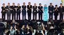 Menteri Luar Negeri RI, Retno Marsudi (kedua kanan) berfoto bersama para menteri luar negeri kawasan Asia-Pasifik saat pembukaan Pertemuan Tingkat Menteri ASEAN ke-52 di Bangkok, Thailand, Rabu (31/7/2019). Rangkaian pertemuan akan berlangsung hingga 2 Agustus 2019. (AP/Gemunu Amarasinghe)