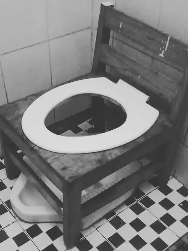 6 Potret Kloset dari Kursi Ini Kocak, Desain Nyelenehnya Bikin Tepuk Jidat