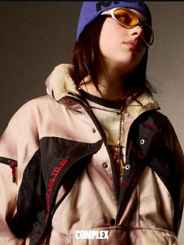 Gaya Billie Eilish tampil di majalah complex