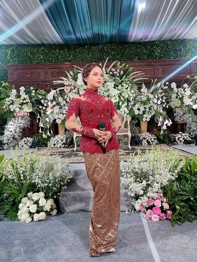 Putri DA di Acara Siraman Via Vallen