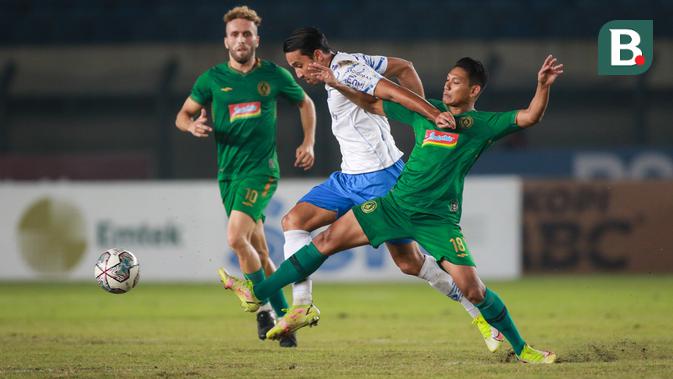 liga 1: kembali berlatih di skuad persib, ezra walian masih merasakan nyeri