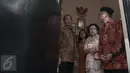 Presiden Jokowi, Puan Maharani, Megawati Soekarnoputri dan Zulkifli Hasan napak tilas ke Penjara Banceuy, Bandung, (1/6). Bung Karno pernah ditahan dipenjara itu karena dituduh melakukan pemberontakan pada pemerintah Belanda. (Liputan6.com/Faizal Fanani)