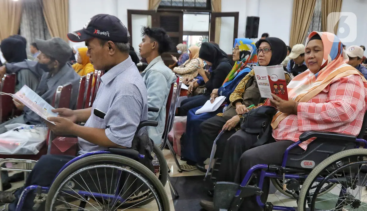 Kegiatan ini merupakan tindak lanjut dari program yang telah dilaksanakan di tahun 2014 dengan melakukan pelatihan dan pembuatan buku panduan untuk financial literacy bagi penyandang disabilitas.  (Liputan6.com/Angga Yuniar)