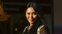 Anggun Cipta Nyinden dalam Pertunjukan di Jalanan Pusat Paris: Susaaah Banget