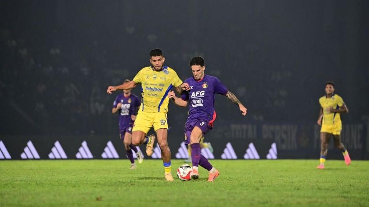 Persib Bandung Kokoh di Puncak Klasemen Usai Bungkam Persik Kediri 3-0