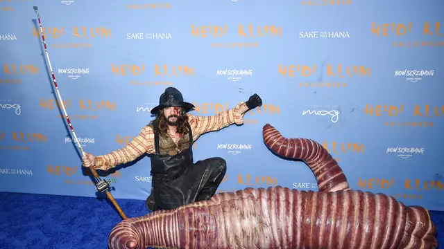 Heidi Klum dan suaminya, Tom Kaulitz, pada perayaan Halloween tahun 2022. (Foto: Evan Agostini/Invision/AP)