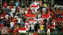 Ratusan suporter timnas Indonesia menyaksikan langsung laga penyisihan grup A A Sea Games 2015 antara Indonesia U-23 melawan Myanmar U-23 di Stadion Jalan Besar, Singapura, Selasa (2/6/2015). Indonesia kalah 4-2. (Liputan6.com/Helmi Fithriansyah)