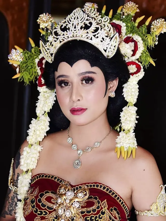 6 Potret Awkarin Pakai Baju Pengantin Adat Jawa Timur, Banjir Pujian
