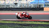 Pembalap Astra Honda Racing Team (AHRT), Herjun Atna Firdaus, berhasil meraih podium pada&nbsp;Mandalika Racing Series (MRS) 2025 yang berlangsung di&nbsp;Pertamina Mandalika International Circuit, 20-21 September 2025. (dok. Astra Honda Motor)