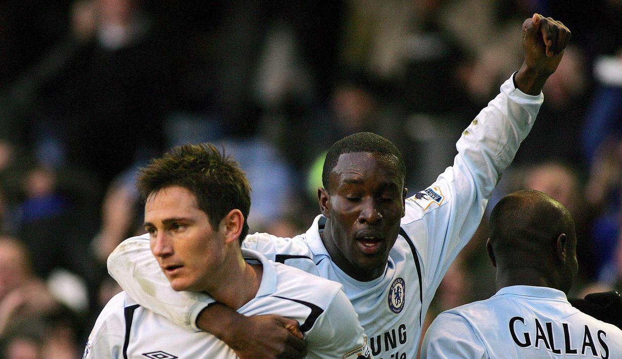 Selama berseragam Chelsea, Carlton Cole (tengah) mengoleksi empat gol dari 25 kali penampilan. Tahun 2006 Carlton di jual Chelsea ke West Ham United.  (EPA/Geoff Caddick)