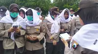 Lantunan Asmaul Husna dan Orasi Tolak Omnibus Law Bersautan di Bundaran Waru