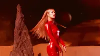 Paris Hilton Tiru Gaya Britney Spears, Buktikan Persahabatan Bisa Jadi Obat Bahagia