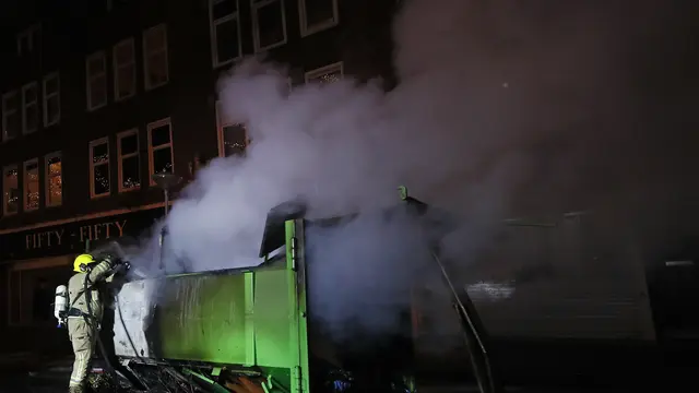 Potret Kerusuhan Tolak Jam Malam di Belanda