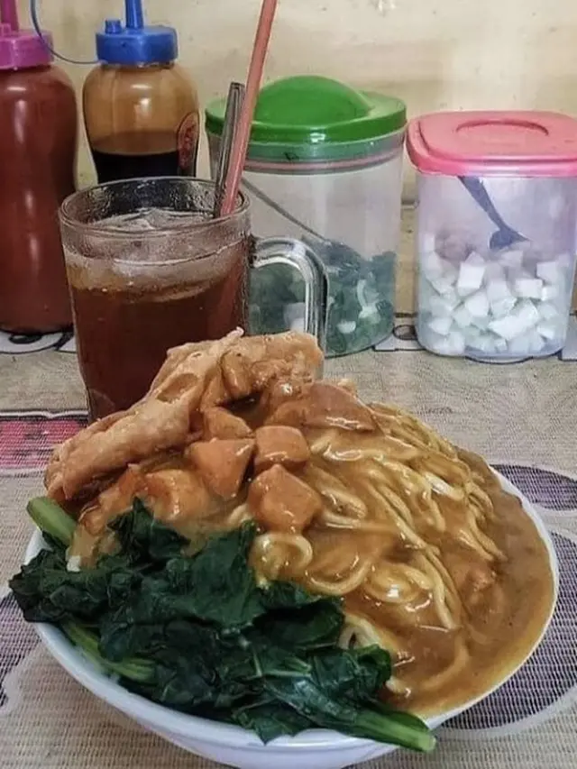 6 Potret Porsi Mi Ayam Jumbo Ini Bikin Kenyang Sebelum Makan