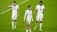 Para pemain Timnas Inggris tampak kecewa usai ditahan imbang Skotlandia pada laga Euro 2020 di Stadion Wembley, Jumat (18/6/2021). (AP Photo/Matt Dunham, Pool)