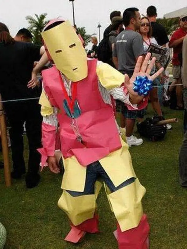 8 Potret Cosplay Gagal, Penampilannya Jadi Absurd Banget
