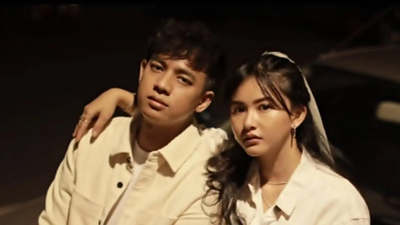 Tampil Kompak, Ini Potret Adinda Azani dan Suami dengan Busana Couple