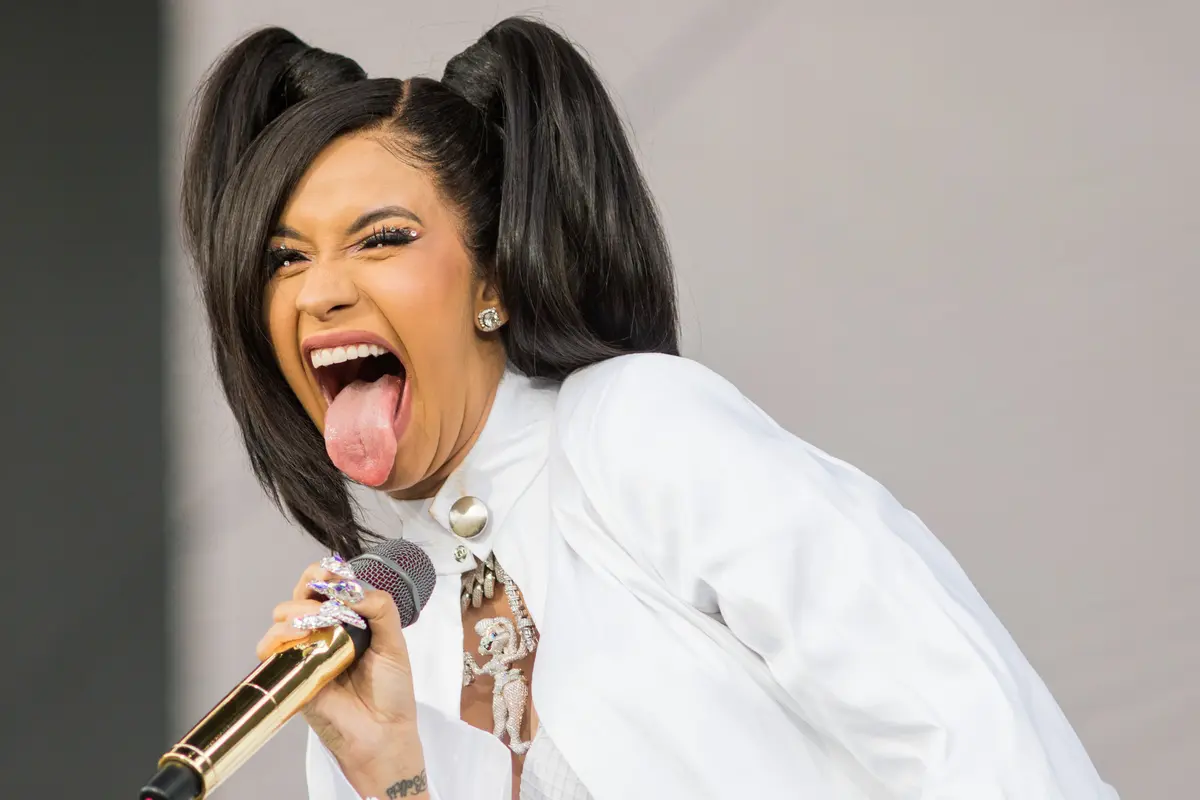 [Bintang] Cardi B